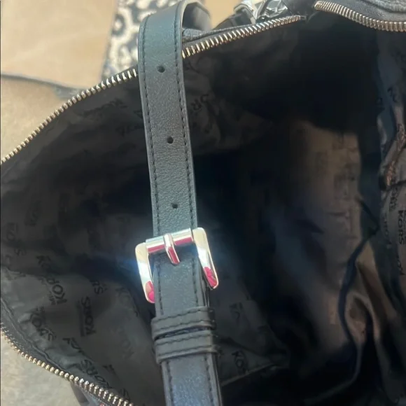MICHAEL KORS Black Hand Bag - Picture 14 of 16